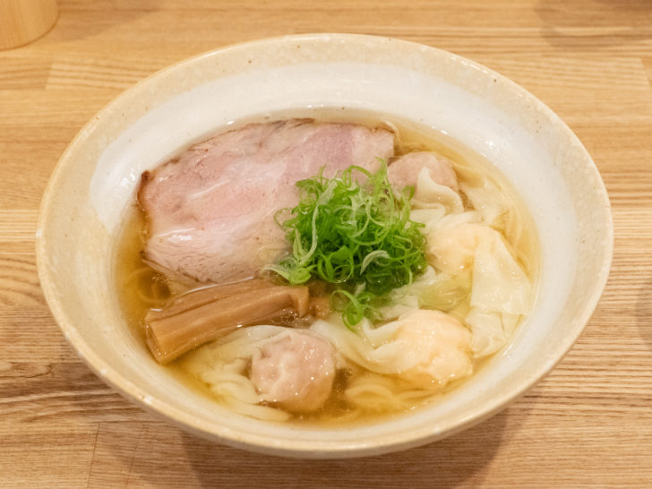 肉・海老ワンタン麺(白)