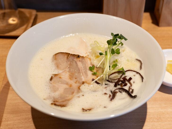 鶏白湯ラーメン