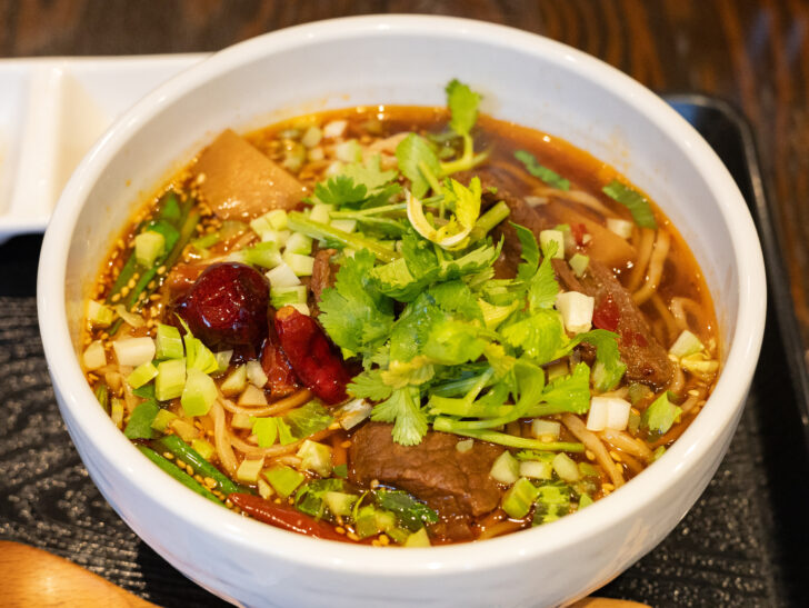 牛すじ肉辛味麺