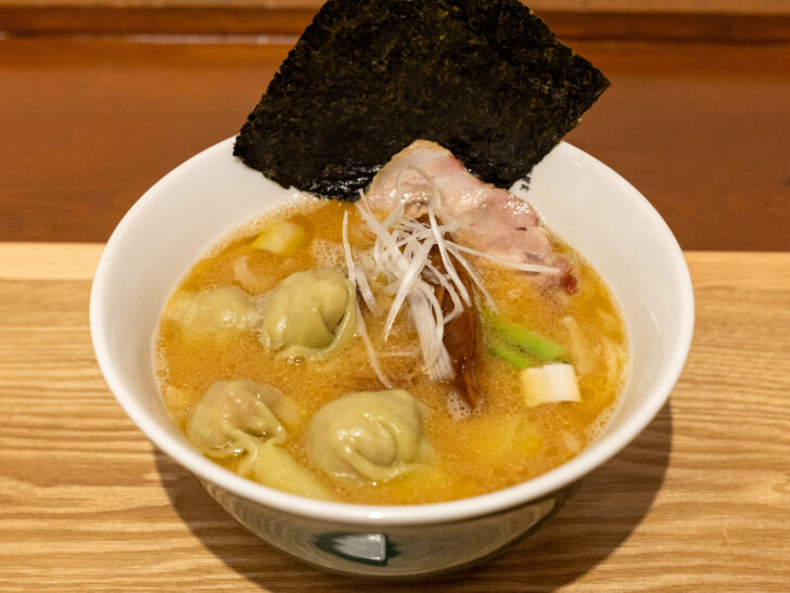 もちもちわんたん手揉み豚骨